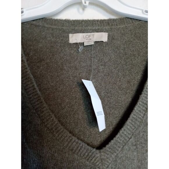 NWT Ann Taylor Loft Green v-Neck w/Faux Blouse Hem Wool Blend Sweater size18 - Picture 4 of 9